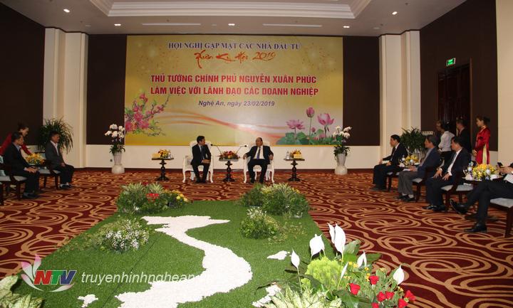 Toàn cảnh buổi làm việc.