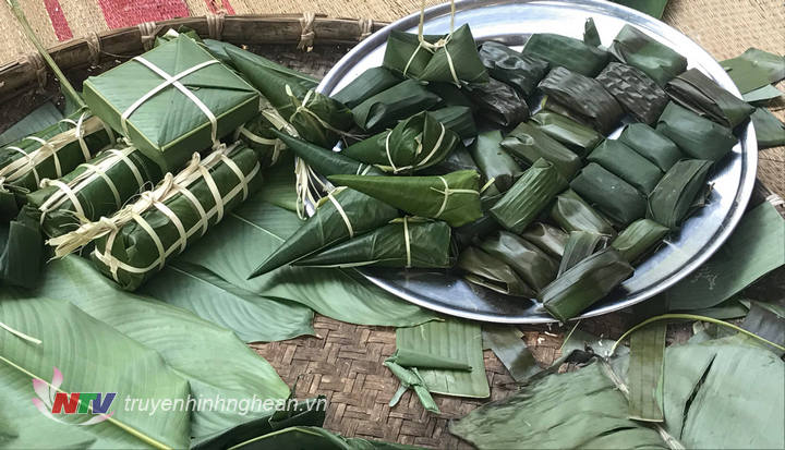 Bên cạnh các loại bánh truyền thống như bánh chưng, bánh tét thì dân tộc Thổ còn có một số loại bánh đặc trưng khác, đó là bánh ú, bánh vọt...