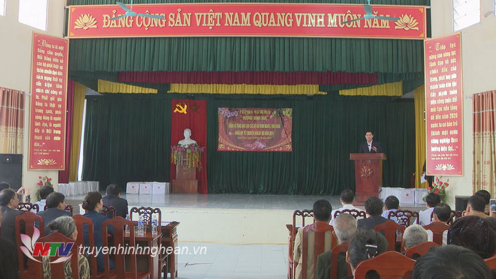 Quang cảnh lễ trao quà.