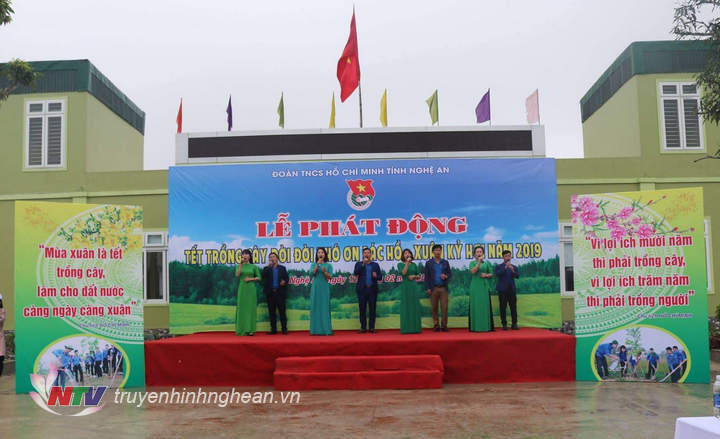 Các tiết mục văn nghệ chào mừng.