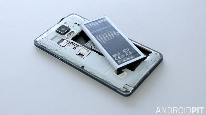 Pin rời đã từng là lợi thế cạnh tranh, đặc điểm nhận diện của smartphone Android trong cuộc chiến với iPhone. 