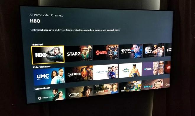 Trước YouTube, Apple và Amazon đã triển khai những dịch vụ tương tự.