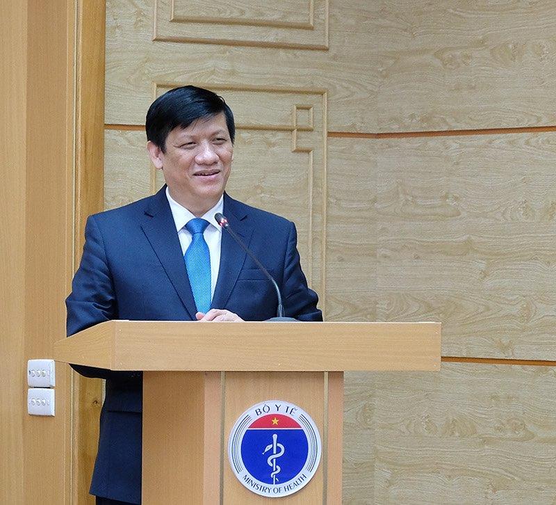 GS.TS Nguyễn Thanh Long- Bộ trưởng Bộ Y tế nhấn mạnh: Các bước đi của Bộ Y tế rất thận trọng, chắc chắn. Vắc xin được đưa ra tiêm chủng phải được kiểm nghiệm, đảm bảo an toàn mặc dù được cấp phép trong tình trạng khẩn cấp