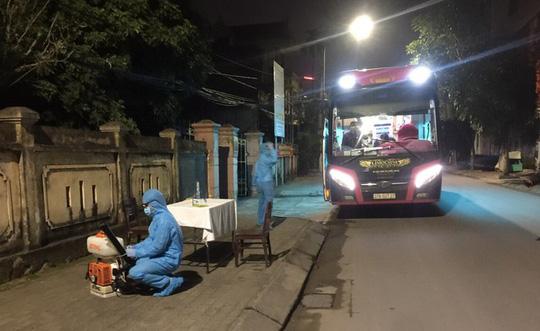 Đêm 31-1, một sinh viên (F1) Trường ĐH FPT đi trên xe khách từ Hà Nội về đến TP Vinh (PG88 go Bắn cá), được đưa đi cách ly và xét nghiệm âm tính với SARS-CoV-2.