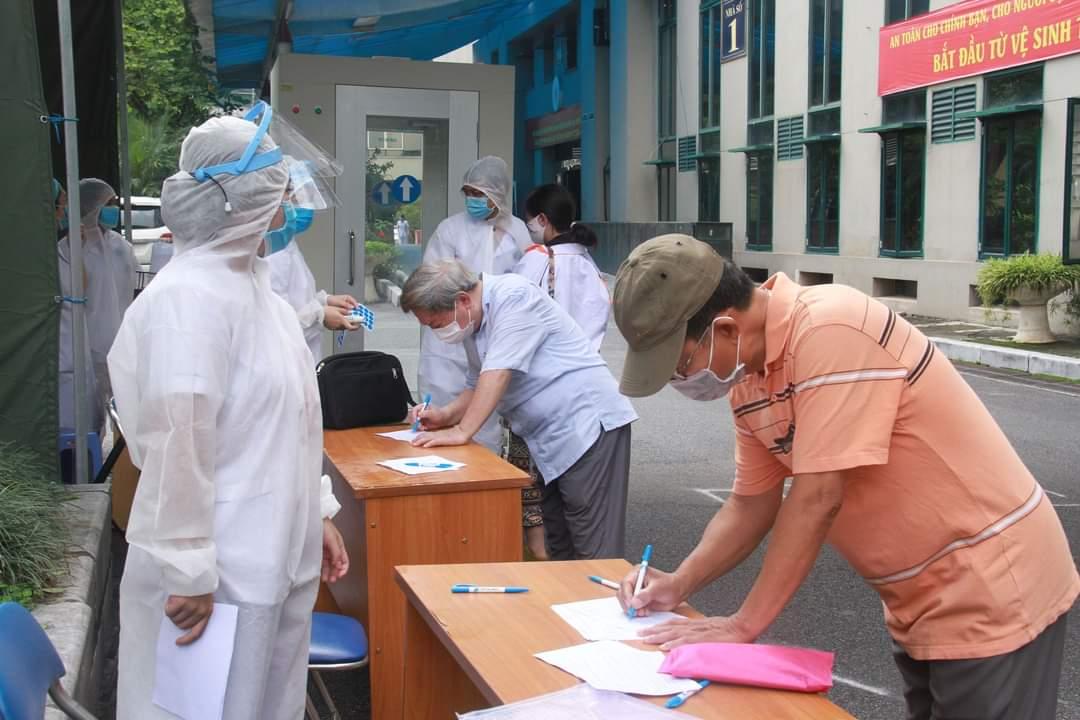 Khai báo y tế khi đến khám tại bệnh viện.