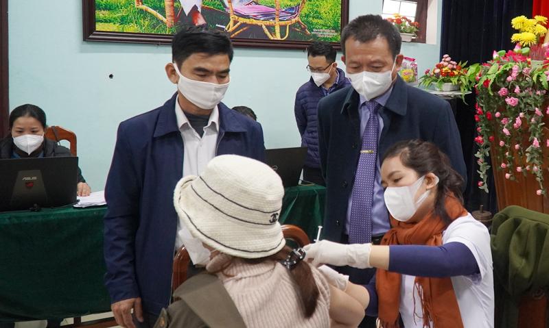 Gần sát ngày Thần tài lượng khách tới các cửa hàng chủ yếu thăm dò bán chốt lời