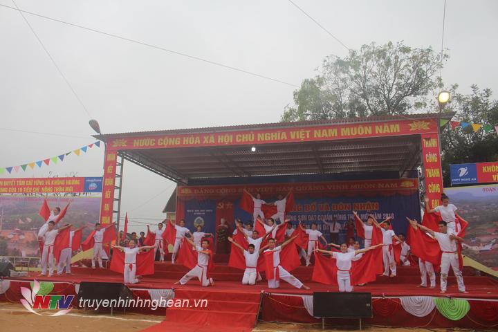 Tiết mục văn nghệ chào mừng.