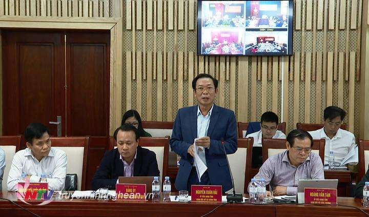 Đại diện lãnh đạo sở Tài chính phát biểu tại phiên họp.