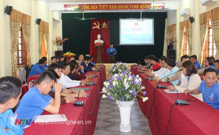 Quang cảnh buổi toạ đàm.