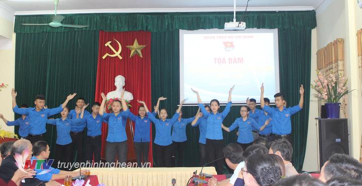 Tiết mục văn nghệ chào mừng.