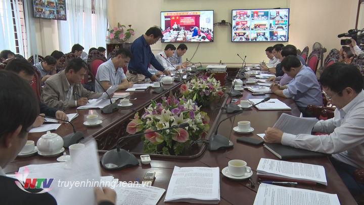 Các đại biểu phát biểu tại cuộc họp.