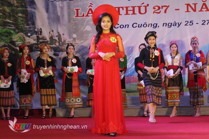 Thí sinh Hà Thảo Danh đăng quang tại đêm thi.