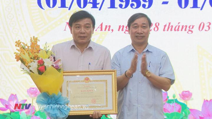 Trao bằng khen của Bộ NN&PTNT cho 1 cá nhân.