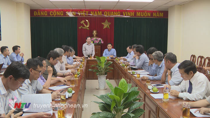 Toàn cảnh buổi làm việc.