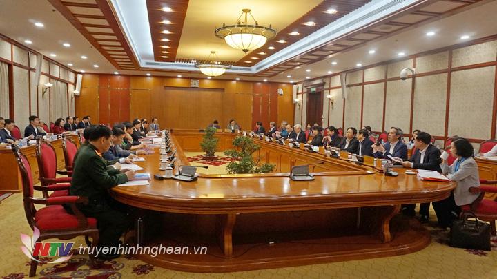 Quang cảnh buổi làm việc.