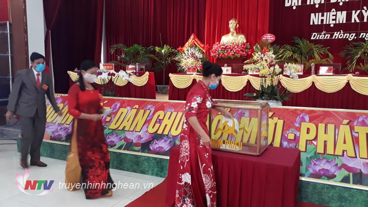 Bỏ phiếu bầu BCH khóa mới