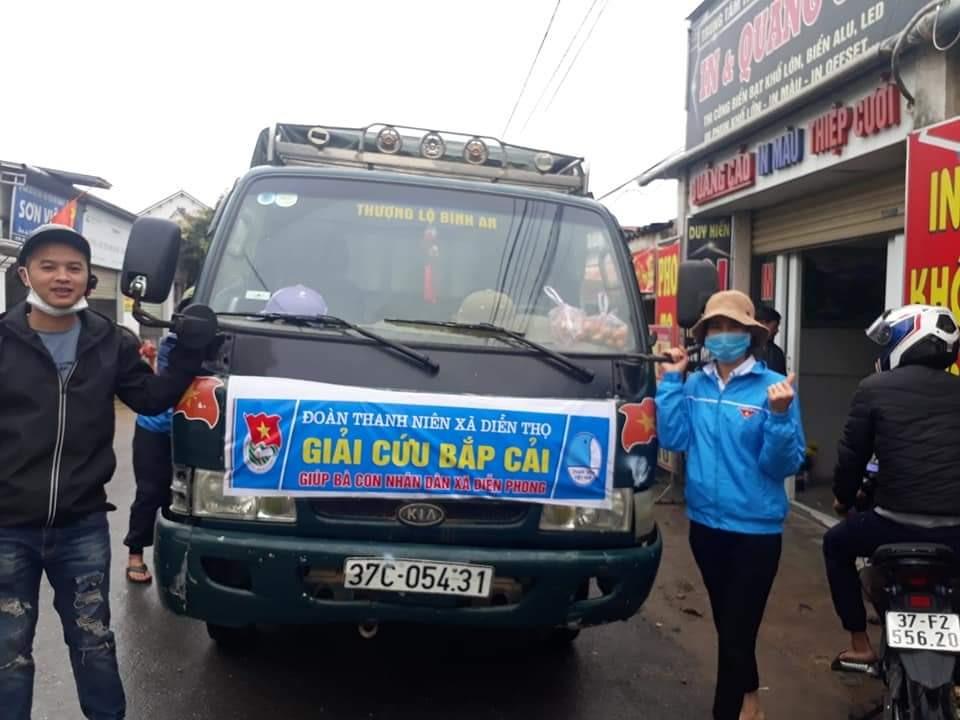  Đoàn Thanh niên huyện Diễn Châu giúp nông dân tiêu thụ bắp cải.