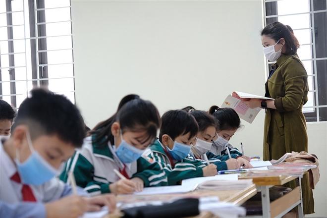 Học sinh học bài.