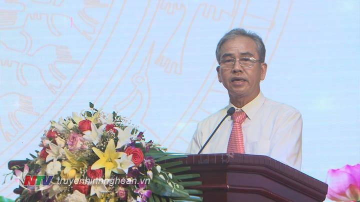 Lãnh đạo Bệnh viện Nội tiết đọc diễn văn kỷ niệm tại buổi lễ.