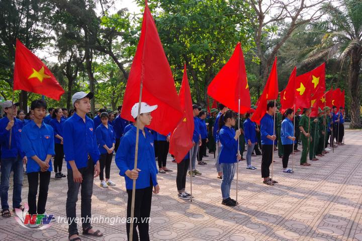 Quang cảnh lễ phát động.