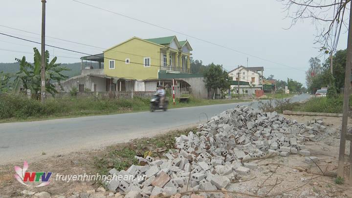 Vật liệu được tập kết để chờ xây dựng.