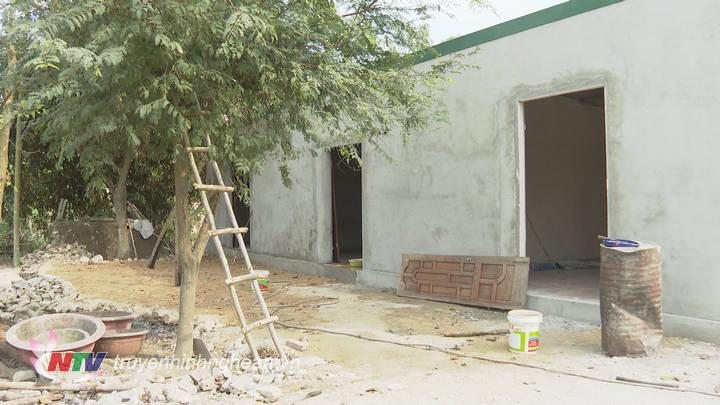 Các ki ốt vừa mới xây chưa kịp hoàn thiện.
