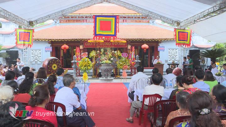 Quang cảnh lễ giỗ Tổ Hùng Vương tại đền thờ Hồng Sơn.