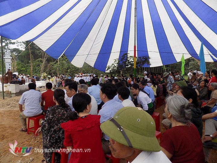 Quang cảnh lễ Bốc Mó.