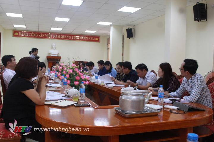 Quang cảnh buổi làm việc.