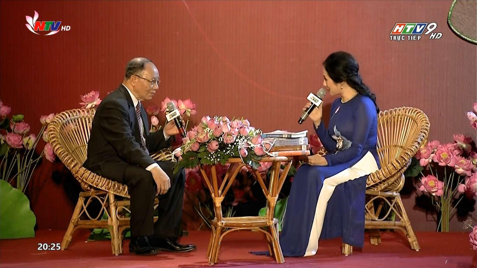Giáo sư, Tiến sỹ Hoàng Chí Bảo giao lưu Cầu truyền hình