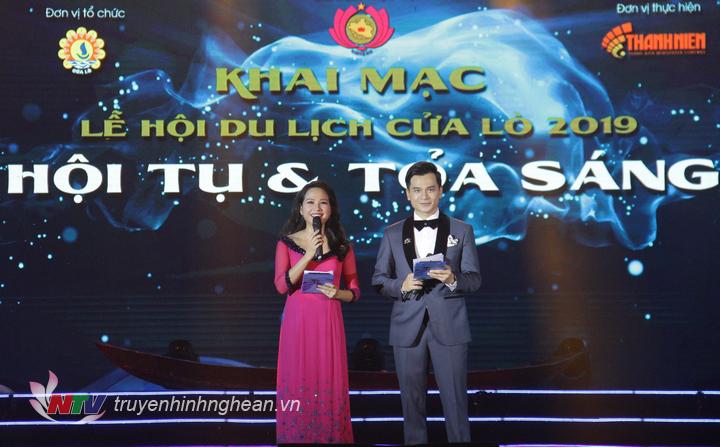 2 MC: Danh Tùng - Mỹ Lan dẫn dắt chương trình.