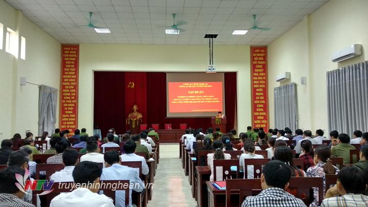 Quang cảnh lớp tập huấn.