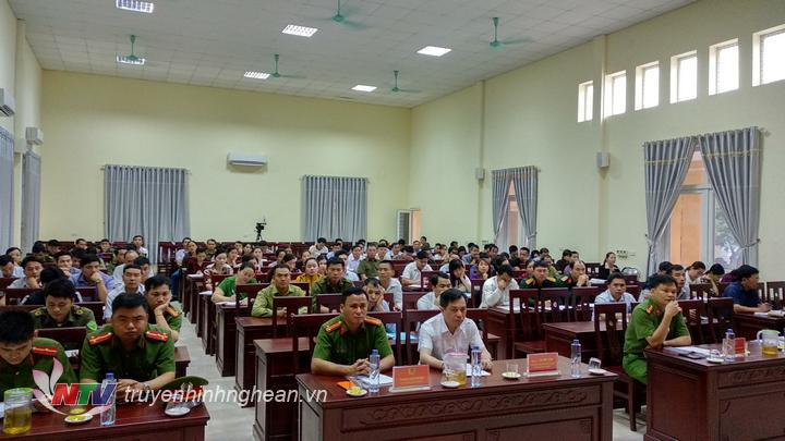 Các học viên tham gia tập huấn là lực lượng thường trực phòng cháy chữa cháy ở các địa phương, đơn vị, ban ngành.