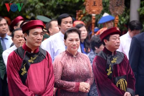 Lễ dâng hương tưởng nhớ các Vua Hùng đã được cử hành trọng thể tại điện Kính Thiên trên đỉnh núi Nghĩa Lĩnh thuộc Khu Di tích lịch sử quốc gia đặc biệt Đền Hùng, Phú Thọ.