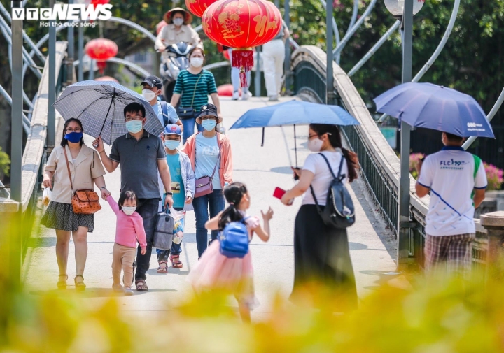 Hà Nội hôm nay trời nắng, nhiệt độ cao nhất 29 độ C.