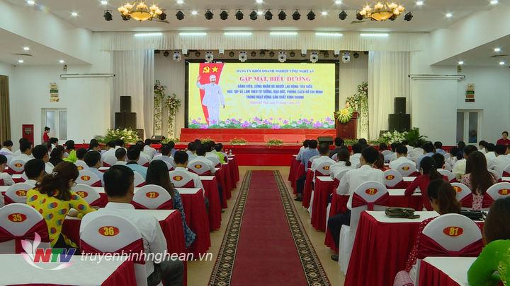 Toàn cảnh buổi lễ.