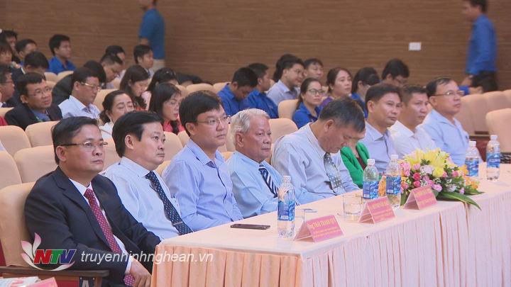 Các đại biểu tham dự.
