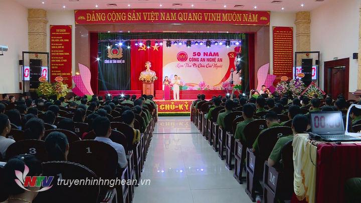 Quang cảnh hội diễn.