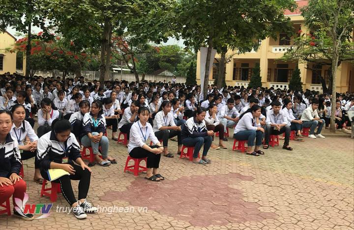 Quang cảnh lễ trao tặng.