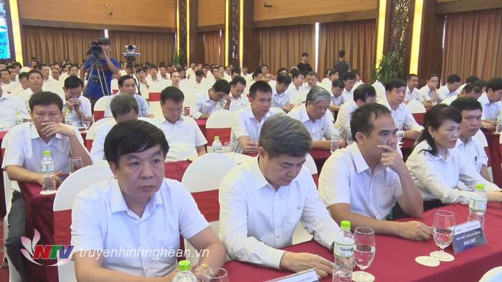 Các đại biểu tham dự.