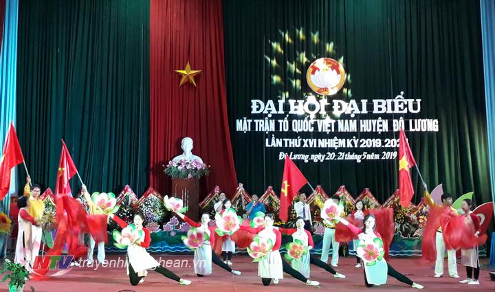 Tiết mục chào mừng đại hội.