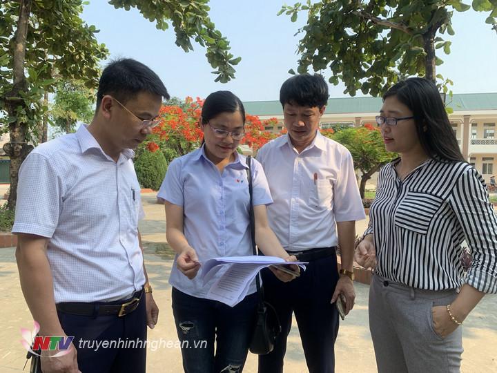 Ê kíp đã trao đổi và xây dựng kịch bản chương trình.