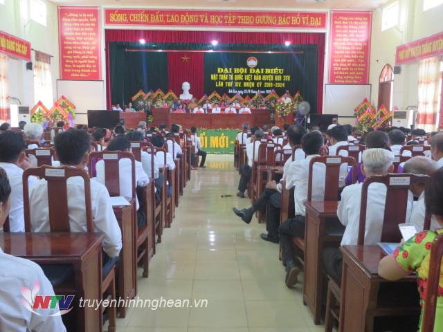 Toàn cảnh hội nghị.
