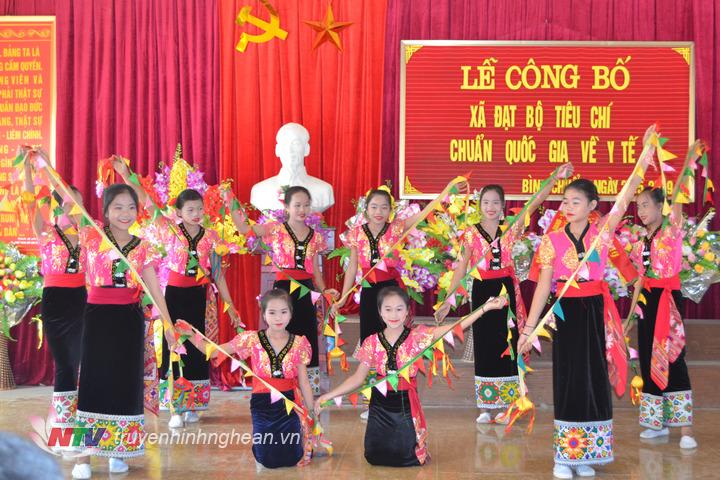 Tiết mục văn nghệ chào mừng.