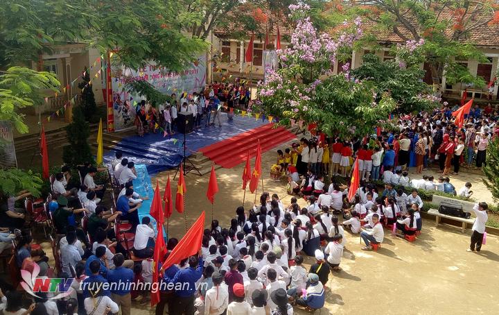 Quang cảnh lễ phát động.