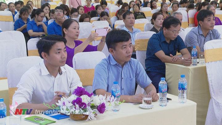Các đại biểu tham dự.
