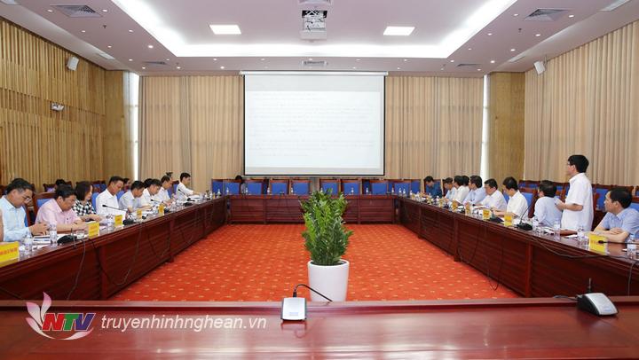 Toàn cảnh buổi làm việc.