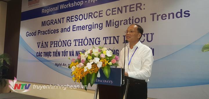 Đại diện lãnh đạo Sở LĐTB&XH phát biểu tại hội thảo