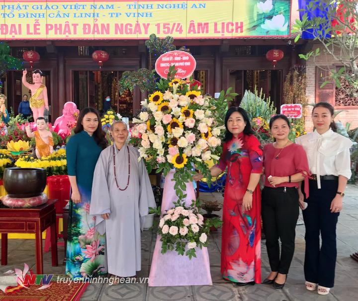 Lãnh đạo thành phố Vinh chúc mừng tăng ni phật tử tại Chùa Diệc và tổ đình Chùa Cần Linh