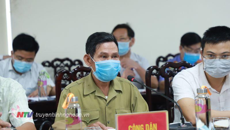 Ông Phan Đăng Thiện, đại diện cho 30 hộ dân xã Diễn Thịnh, huyện Diễn Châu phát biểu.